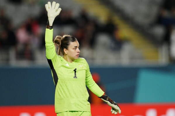 Spain goalkeeper hot sale